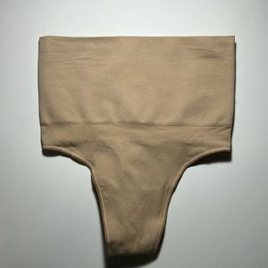 SKIMS Core Control Thong  size S/M NWOT